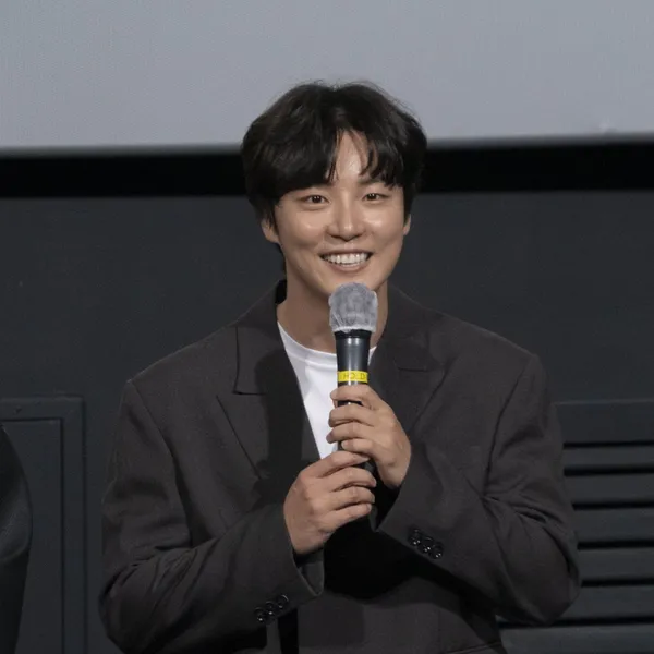 Popular photo full of fans’ love for Yoon Shiyoon