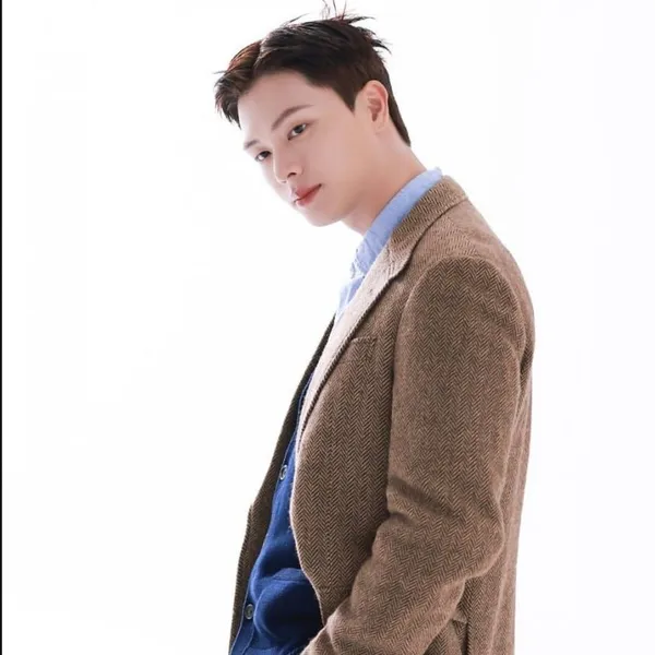 The most loved look of Yook Sungjae today