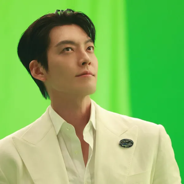 The most loved look of Kim Woobin today