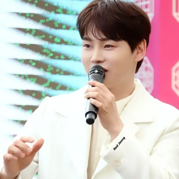 Foto populer Park Seojin yang penuh cinta dari penggemar