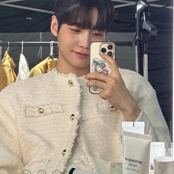 The most loved look of Chris Young today