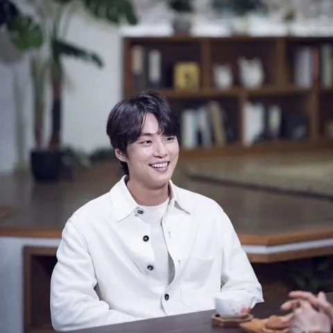 Popular photo full of fans’ love for Yoon Shiyoon