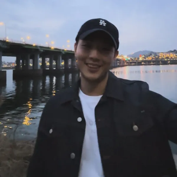 Popular photo full of fans’ love for Jisoo