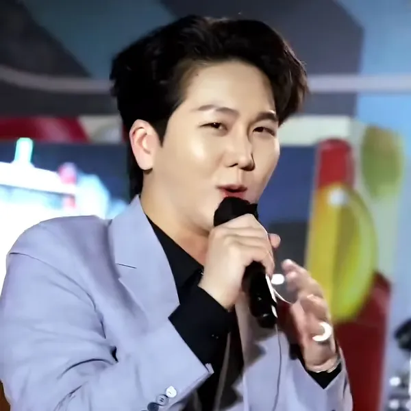 Popular photo full of fans’ love for Kim Soochan