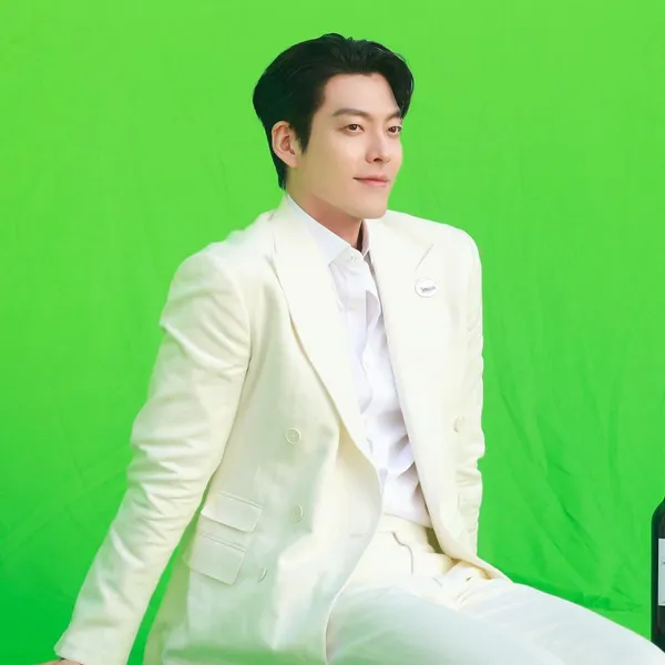 Popular photo full of fans’ love for Kim Woobin