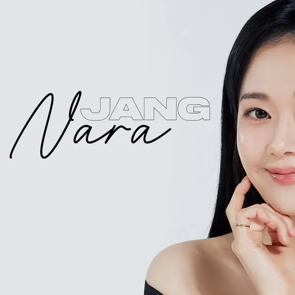 Popular photo full of fans’ love for Jang Nara
