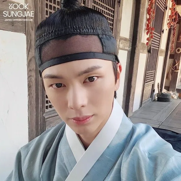Popular photo full of fans’ love for Yook Sungjae