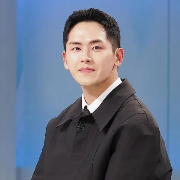 The most loved look of Hoya today