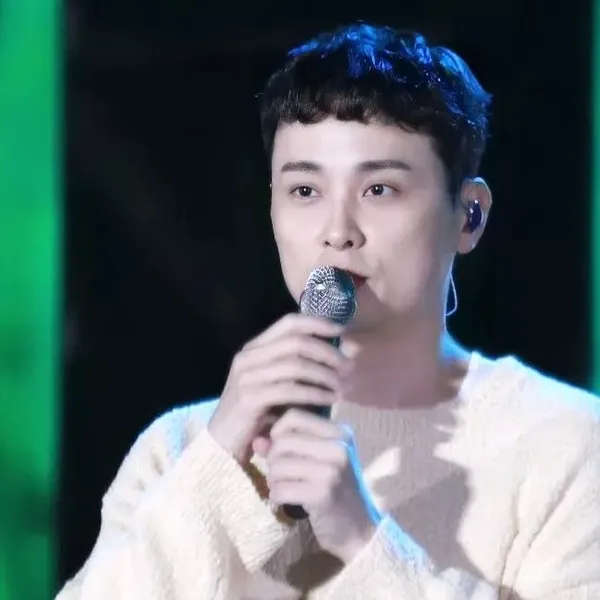 The most loved look of Min Kyunghoon today