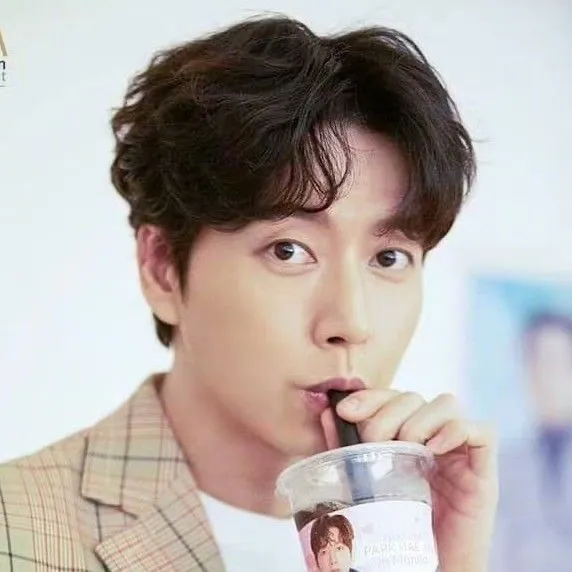 Popular photo full of fans’ love for Park Haejin