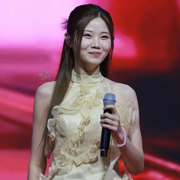The most loved look of Bae Ahyeon today