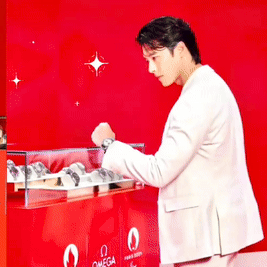 Popular photo full of fans’ love for Hyun Bin