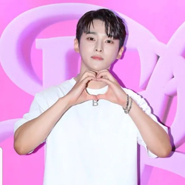 Popular photo full of fans’ love for Seong Ri