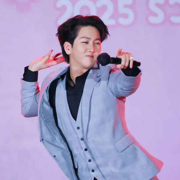Popular photo full of fans’ love for Kim Soochan