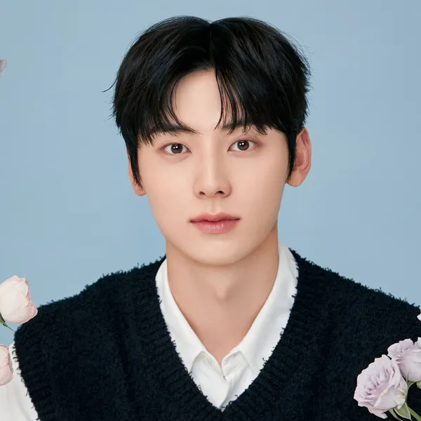 The most loved look of Hwang Minhyun today