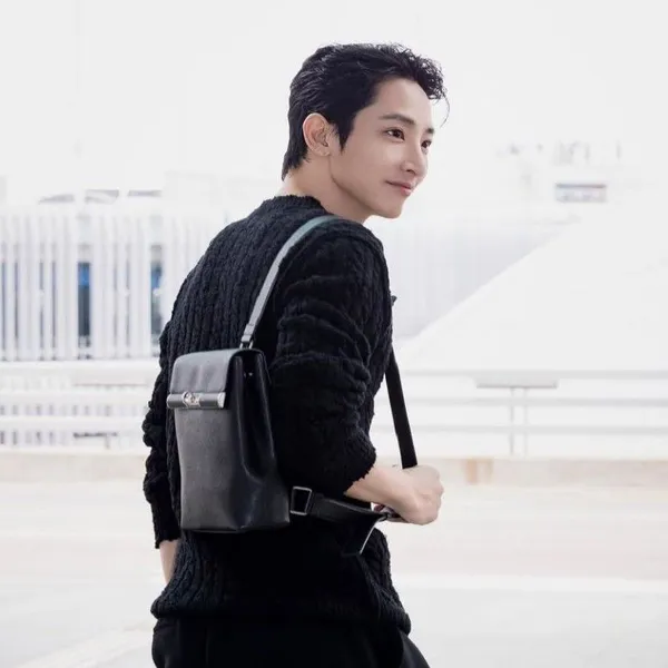 Popular photo full of fans’ love for Lee Soohyuk