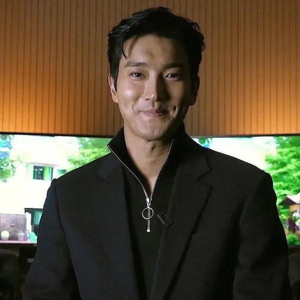 Popular photo full of fans’ love for Choi Siwon