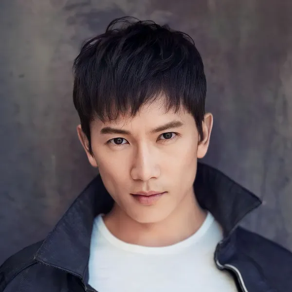 The most loved look of Ji Sung today