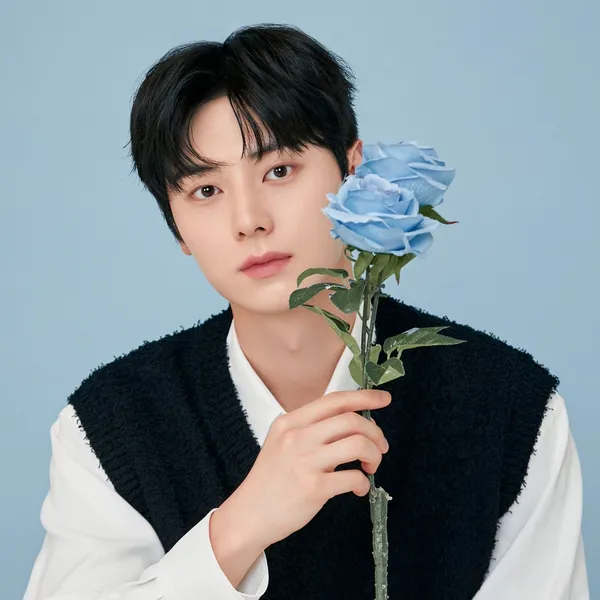 Popular photo full of fans’ love for Hwang Minhyun