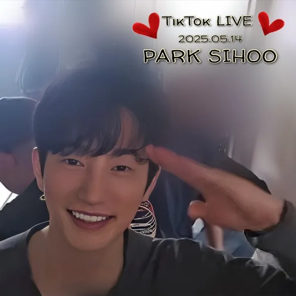 Popular photo full of fans’ love for Park Sihoo