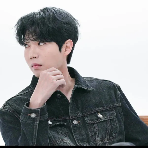 Popular photo full of fans’ love for Son Taejin
