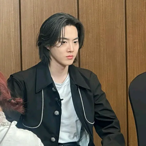 Foto populer Suho yang penuh cinta dari penggemar