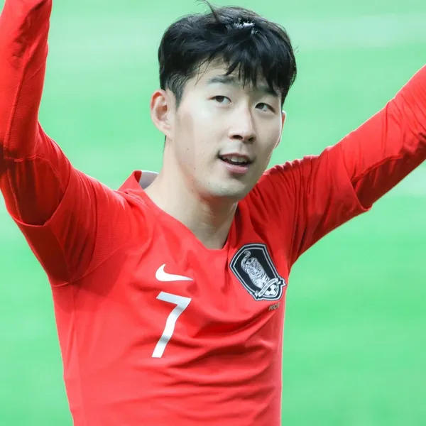 오늘 최애돌셀럽에서 빛나는 손흥민의 대표 사진
