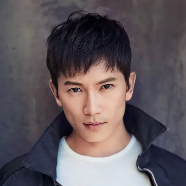 The most loved look of Ji Sung today