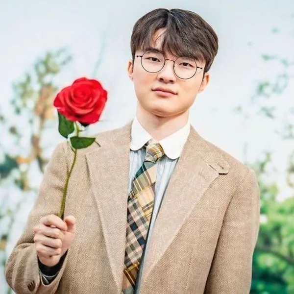Foto profil populer Faker yang disukai penggemar