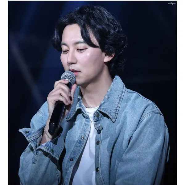 Popular photo full of fans’ love for Kim Namgil