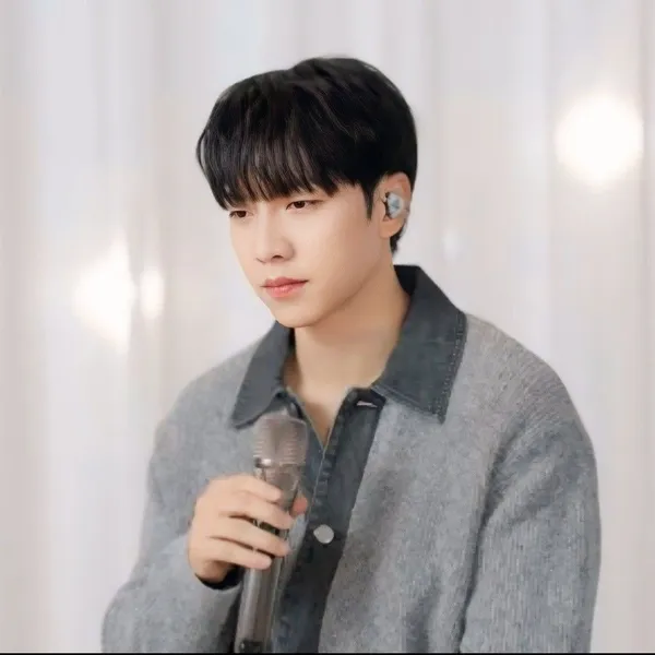 The most loved look of Lee Seunggi today