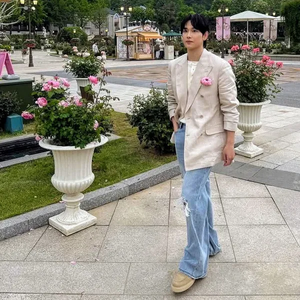 Popular photo full of fans’ love for Lim Siwan
