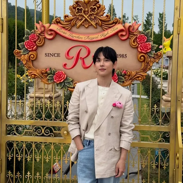 The most loved look of Lim Siwan today