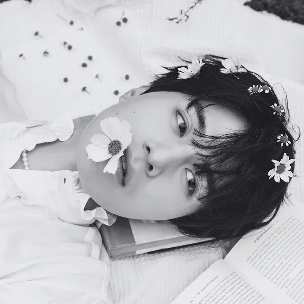 Popular photo full of fans’ love for Lee Dongwook