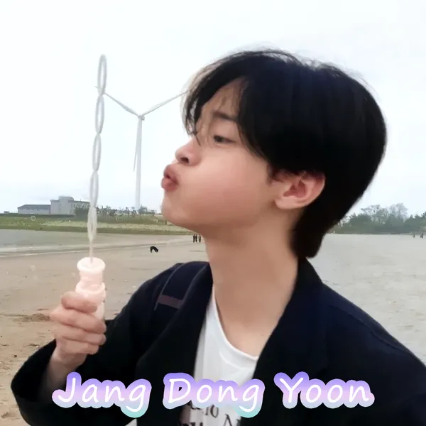 Popular photo full of fans’ love for Jang Dongyoon