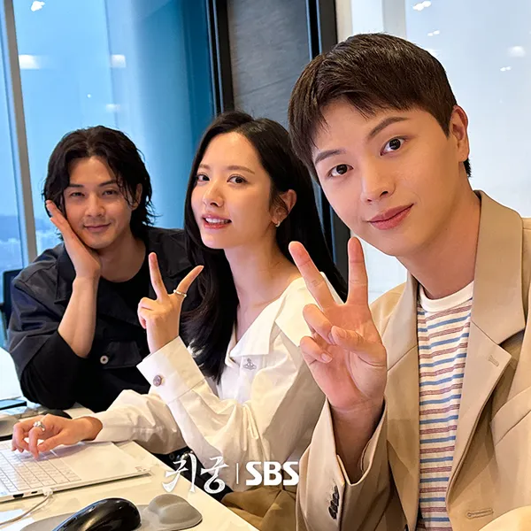 Popular photo full of fans’ love for Yook Sungjae