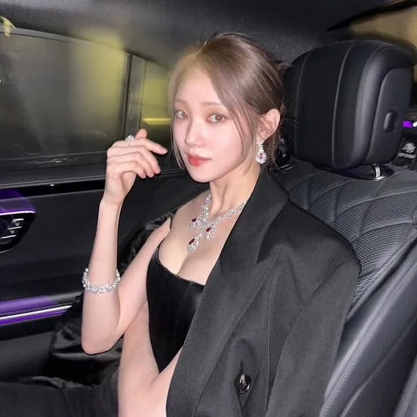 Popular photo full of fans’ love for Lee Sungkyung