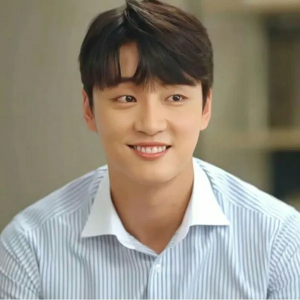 The most loved look of Yoon Shiyoon today