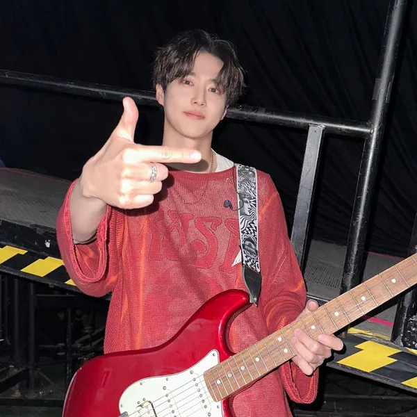 Popular photo full of fans’ love for Suho