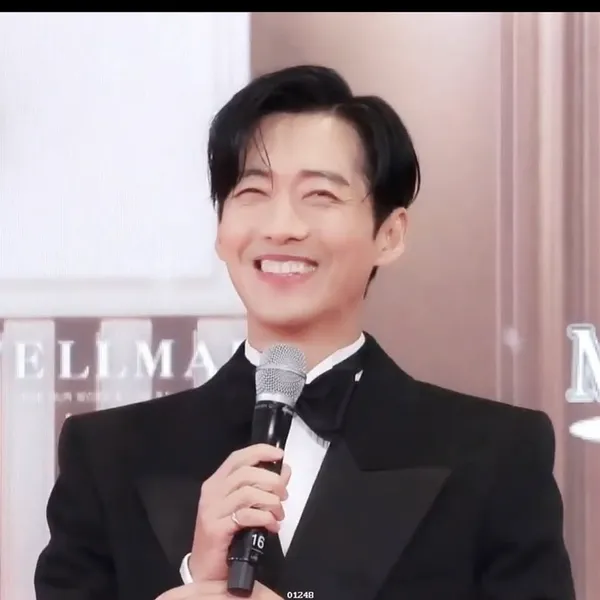 The most loved look of Namkoong Min today