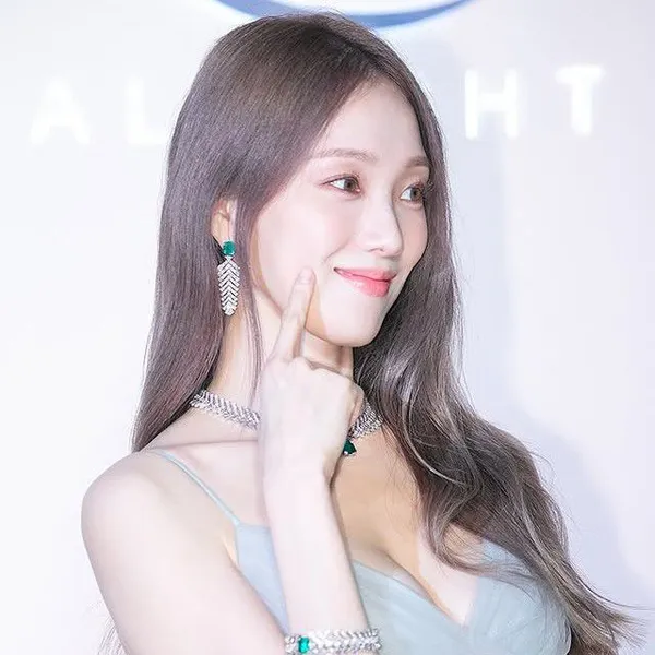Popular photo full of fans’ love for Lee Sungkyung