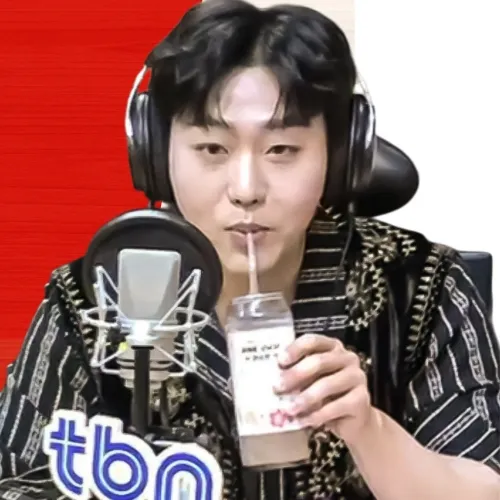 The most loved look of Min Soohyun today