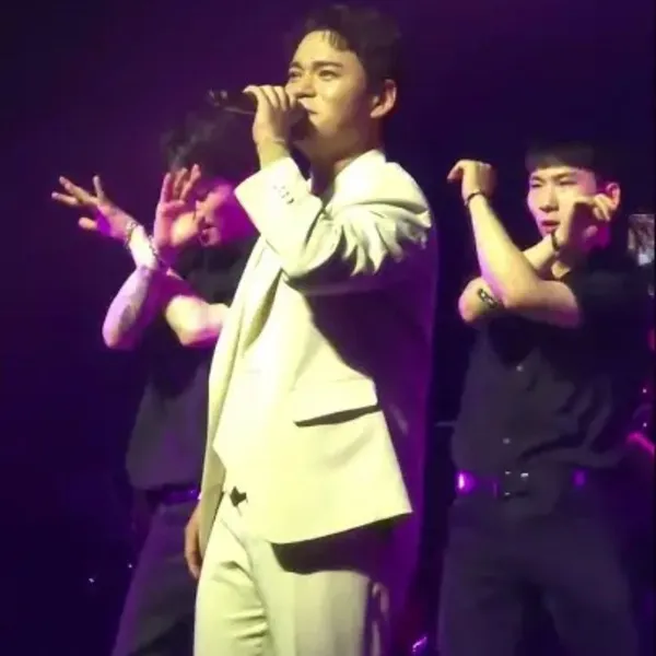Popular photo full of fans’ love for Lee Jung