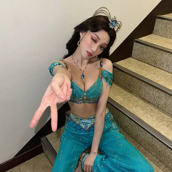The most loved look of Lee Sungkyung today