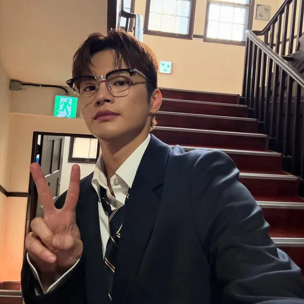 The most loved look of Seo Inguk today
