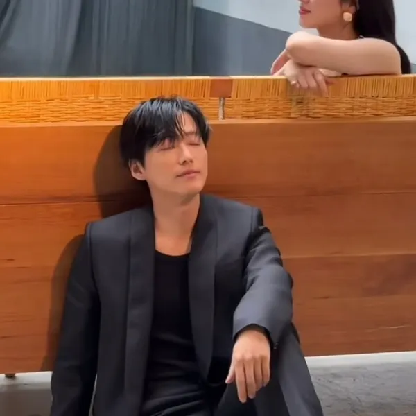 The most loved look of Namkoong Min today