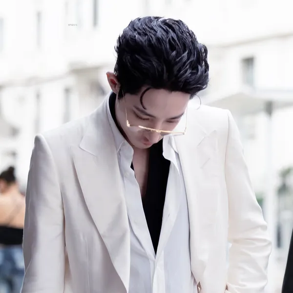 Popular photo full of fans’ love for Lee Soohyuk