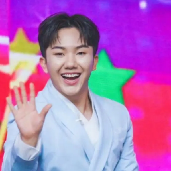 The most loved look of Nam Seungmin today