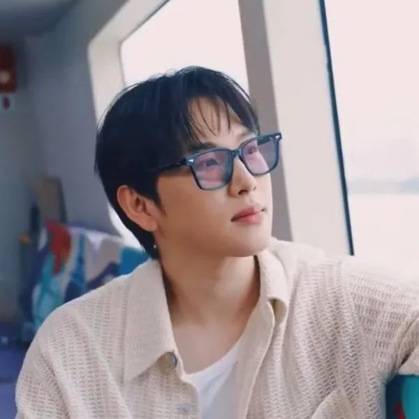The most loved look of Lim Siwan today