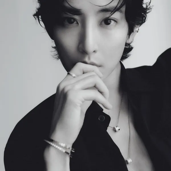 Popular photo full of fans’ love for Lee Soohyuk